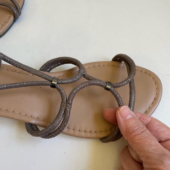 PEWTER GREY SILVER FLAT WEDGE SANDAL STRAPS STRETCH ZIPPER OPEN TOE GLADIATOR - Picture 6 of 12